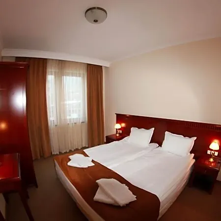 Downtown 3*